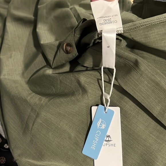 💚NWT,Cupshe,Olive Green Lightweight Dress, Asymmetrical Wooden Buttons,Size L - Picture 2 of 11